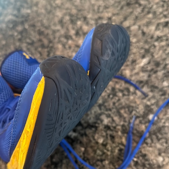 Under Armour boys Blue and Yellow Sneakers EUC 6Y - Picture 14 of 15